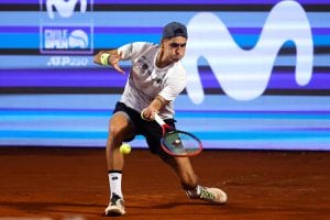 Alejandro Tabilo ganó el duelo de chilenos: se deshizo de Tomás Barrios y avanzó a cuartos del ATP de Santiago