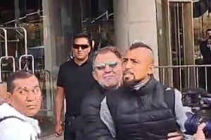 VIDEO | Mosa lo tuvo que parar: Arturo Vidal fue insultado por un hincha peruano y explotó