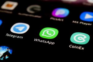 ¿Cómo enviar mensajes automáticos en WhatsApp?