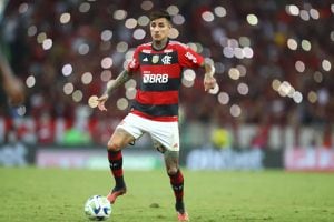 Erick Pulgar asumió trascendental responsabilidad en el Flamengo tras la salida de Jorge Sampaoli