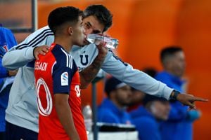Johnny Herrera alabó a criticado jugador de la U y rabió por ausencia de Lucas Assadi en el Superclásico: “Es una burla hacia él”