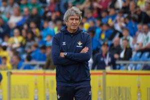 Manuel Pellegrini pateará el avispero en el Betis: hasta 10 jugadores preparan sus maletas