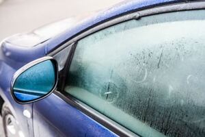 Con estos 10 trucos evitarás que se empañen los vidrios de tu auto durante el invierno