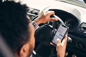 Ley No Chat: ¿De cuánto es la multa por conducir utilizando el celular?
