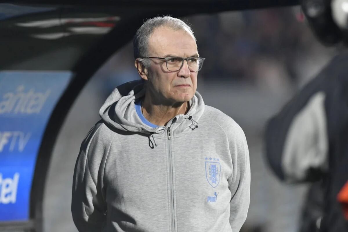 En el debut oficial de Marcelo Bielsa, su Uruguay renovado fue