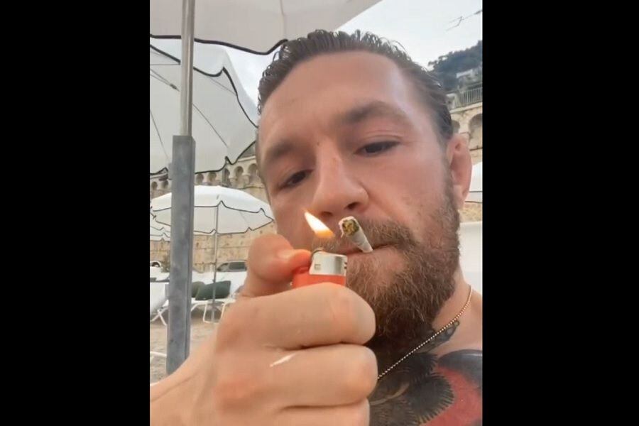 Sem previsão para retornar, McGregor aparece fumando ao lado de