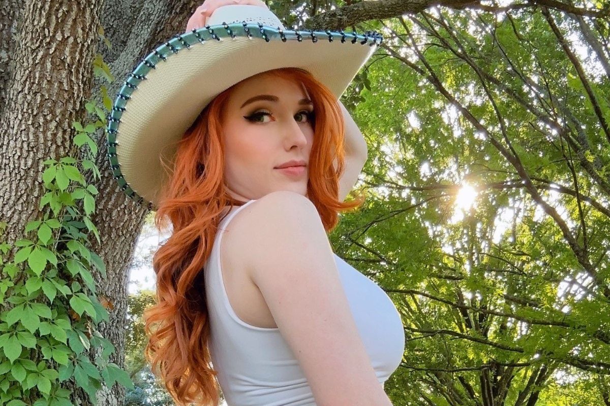 Amouranth a Kick: Con sus más de 6 millones de visualizaciones en lo que va  del año en Twitch, la streamer llega a la plataforma verde – En Cancha