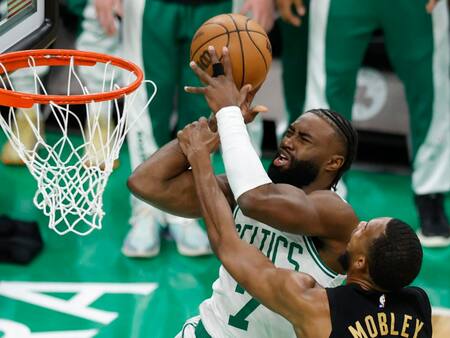 Playoffs de la NBA: Con Jaylen Brown como figura los Celtics reafirman su condición de favoritos 