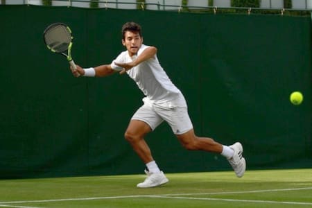 Cristian Garin derrota a Tomás Barrios y continúa con el sueño de llegar al cuadro principal de Wimbledon