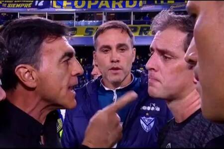 VIDEO | El momento de furia de Gustavo Quinteros en la derrota de su equipo ante Boca Juniors