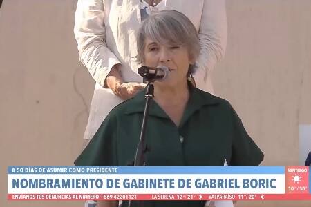 "Las mujeres somos mayoría y se lo agradecemos": Paulina García se lleva aplausos como maestra de ceremonia en nombramiento de ministros de presidente electo Gabriel Boric