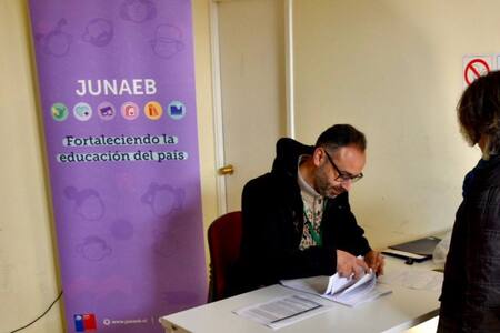 Con sueldos desde $1.900.000: JUNAEB está buscando trabajadores