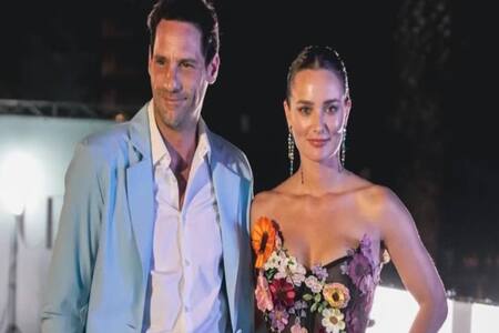 Con looks casuales: Gonzalo Valenzuela y Kika Silva formalizaron su matrimonio en Maitencillo