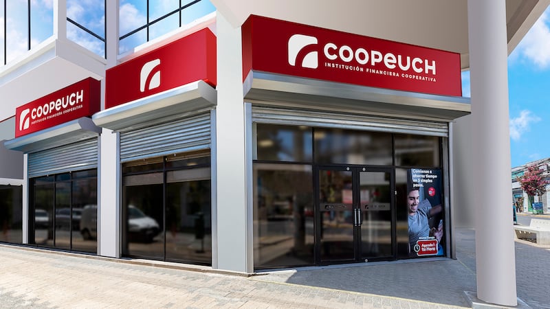 Coopeuch ofrece una tarjeta de débito a costo cero, solo por hacerse socio y pagar 328 pesos al mes.