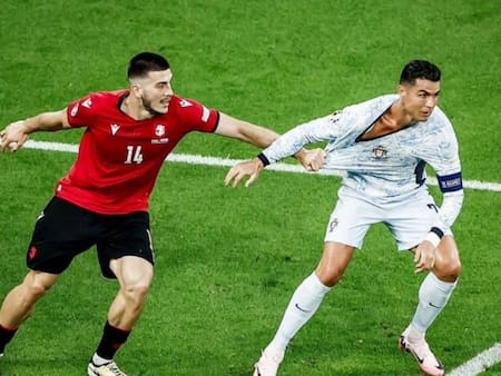 VIDEO | ¿Estaba el VAR de la Conmebol? La grosera falta a Cristiano Ronaldo que no cobraron como penal en la Eurocopa