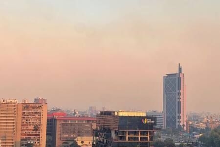 Tras incendio en Melipilla: Capitalinos reportan exceso de humo en Santiago