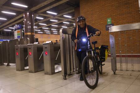 Desde este 21 de mayo Metro de Santiago también permitirá las bicicletas los días feriados