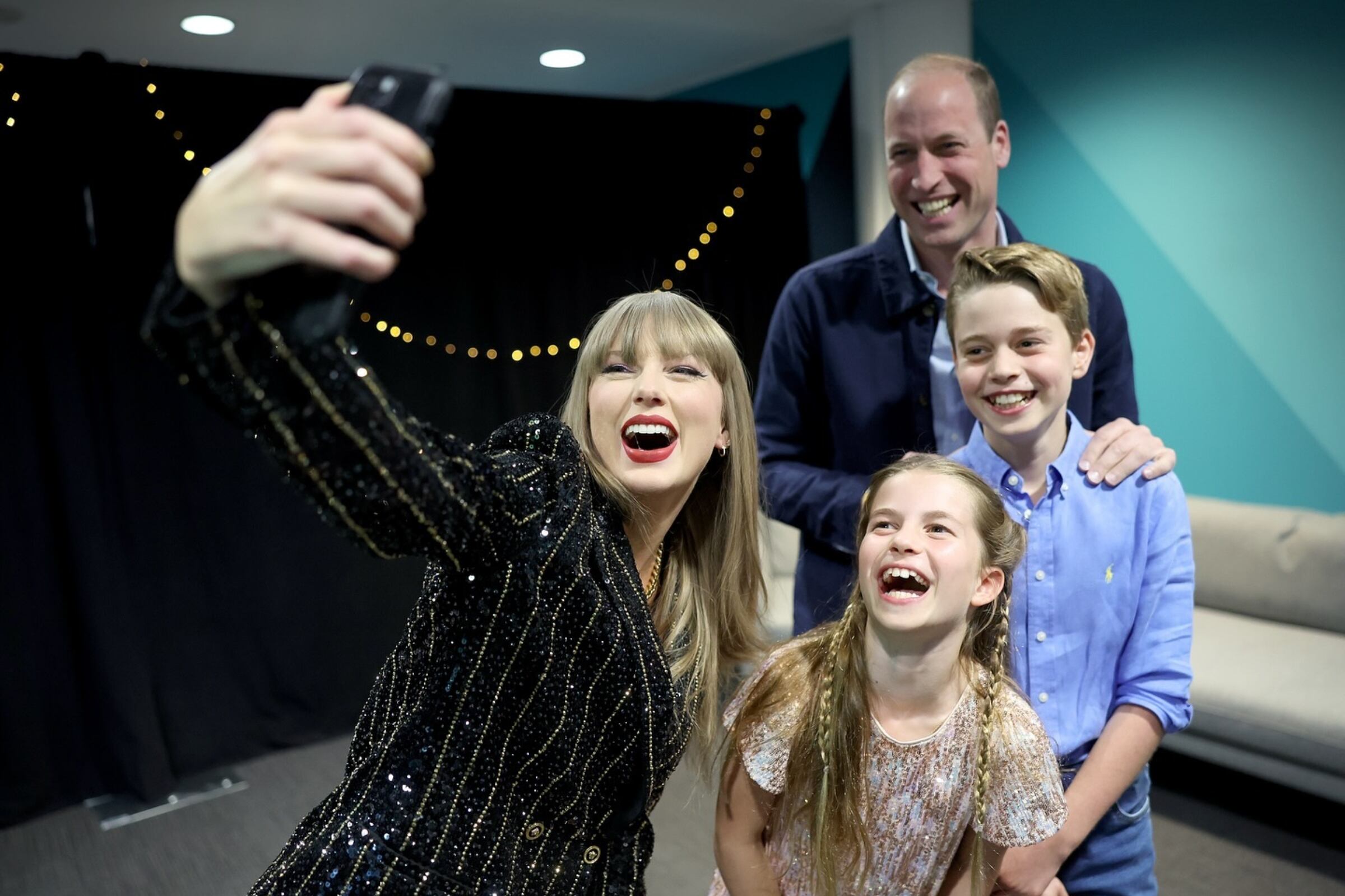 Taylor Swift con la Familia Real Británica tras uno de sus shows y en el cumpleaños de Guillermo