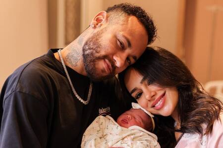 Neymar Jr. y su novia Bruna Biancardi dan la bienvenida a su hija con tiernas fotos familiares
