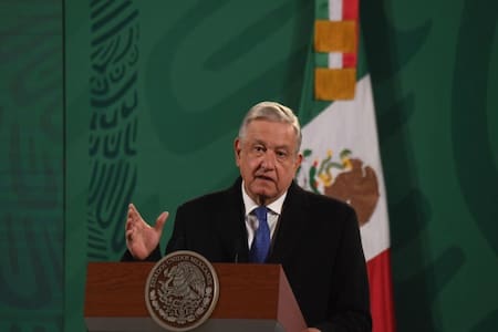 Presidente de México Andrés Manuel López Obrador confirmó que está contagiado de COVID-19