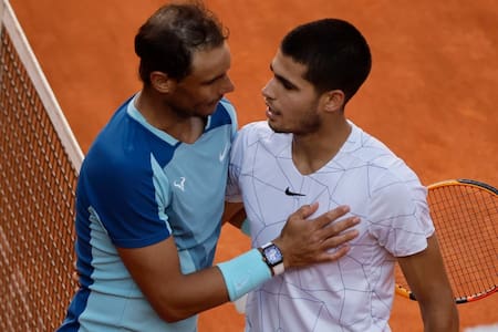 El Rey de la Arcilla se rinde ante su heredero: Nadal felicitó así a Carlos Alcaraz por su título en Roland Garros