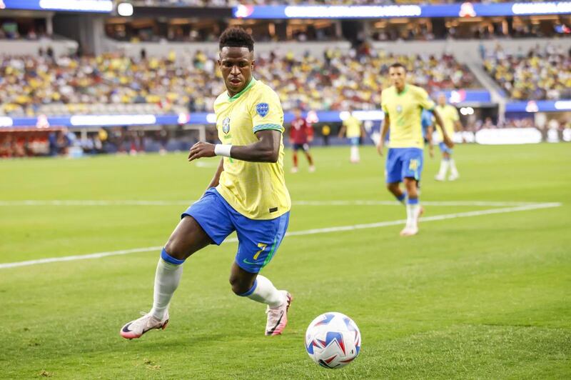 Continúan las criticas hacia el jugador tras su actitud en el duelo contra Colombia. EFE.