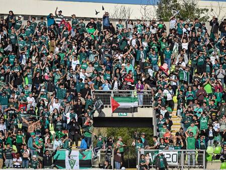 Campeones con Santiago Wanderers dejarán su huella en el Estadio Elías Figueroa para siempre