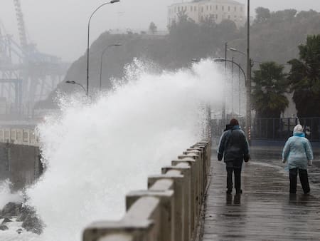 Declaran extensa alerta de marejadas en la costa de Chile: Estas serán las zonas afectadas