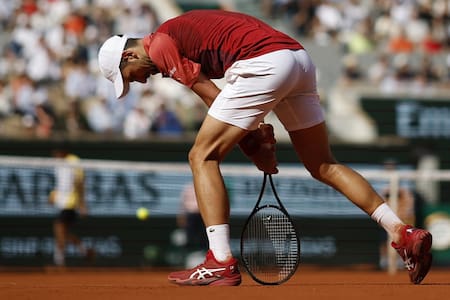 Más problemas para Djokovic: está casi descartado para Wimbledon