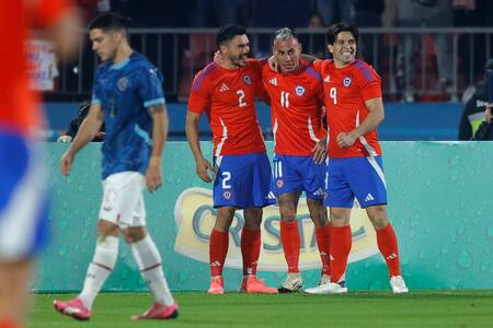 FOTO | ¿”La Rojeichon”?: El feo error idiomático en el marcador del Estadio Nacional durante el Chile vs Paraguay