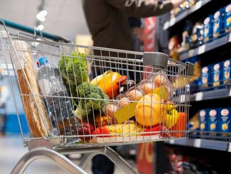 Pensionados pueden obtener un 20% de descuento en supermercados: Así pueden acceder al beneficio