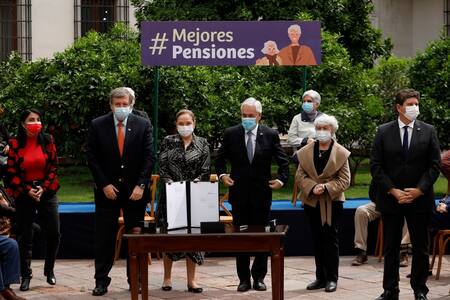 Ley Corta de Pensiones: Piñera firmó el proyecto y lo envió al Congreso con discusión inmediata