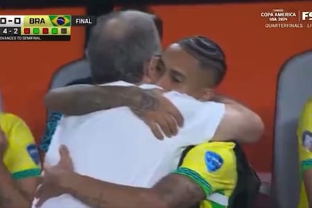 VIDEO | El aplaudido gesto de Bielsa con un jugador brasileño en Copa América