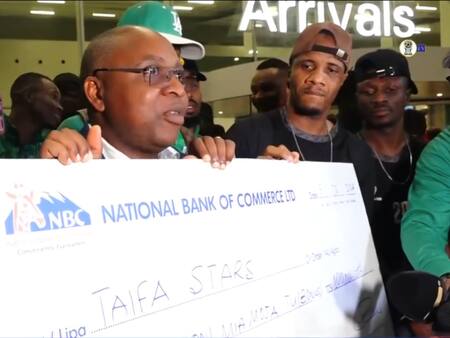 VIDEO | Al frente de las cámaras: el millonario premio que recibió la Selección de Tanzania por ganar un partido 