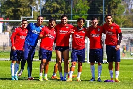VIDEO | El gran gesto que tuvo este jugador de Chivas con unos niños tras el entrenamiento