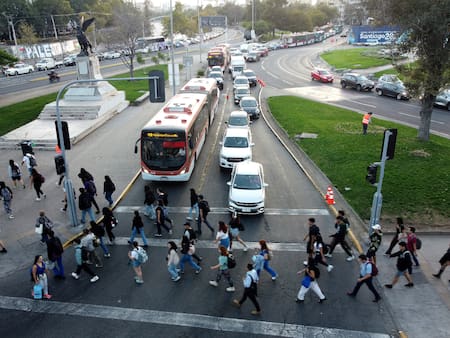Restricción vehicular para el 01 de julio de 2024: estos autos no pueden circular en Santiago