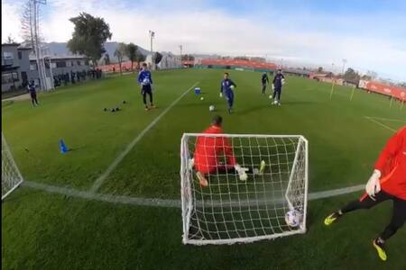 VIDEO | Intensidad pura: el exigente entrenamiento de Claudio Bravo en la Roja de cara a Copa América