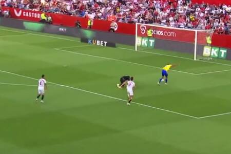 VIDEO | Solo contra el arco: el insólito gol que se perdió jugador del Cádiz en España