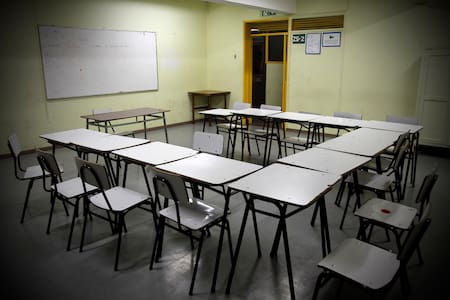 Gobierno confirma suspensión total de clases en siete regiones del país