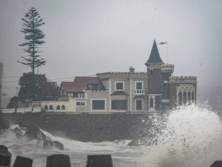 Hay olas de más de 7 metros: Sigue en vivo la transmisión de las marejadas en Viña del Mar