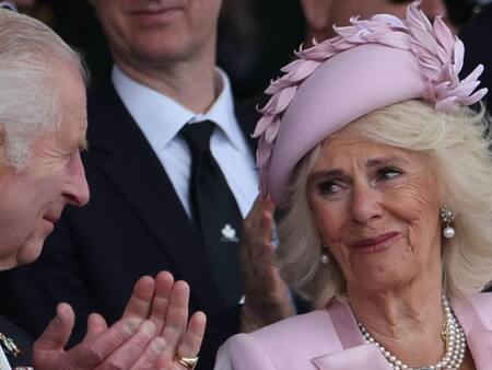 La Reina Camilla se vio muy emocionada en rara aparición conjunta de los tres miembros más importantes de la realeza