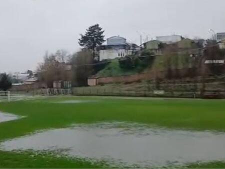 Inutilizable: Cancha del fútbol chileno quedó totalmente inundada por las lluvias