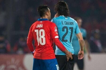 Gonzalo Jara no se arrepiente del dedito a Cavani: “¿Quién no la hizo de los que jugaron fútbol?”