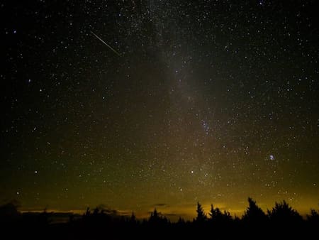Lluvia de meteoritos iluminará el cielo en febrero ¿Cuándo y a qué hora se podrá observar?