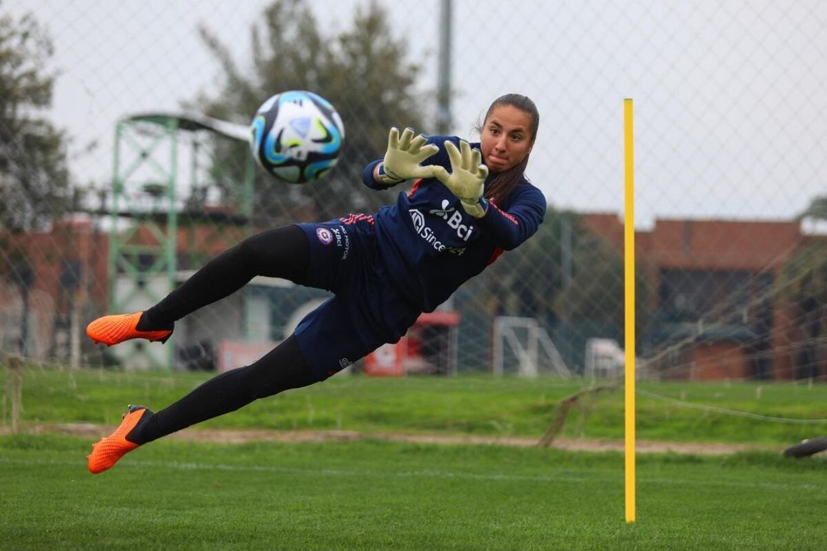 Antonia Canales entrenando con La Roja.