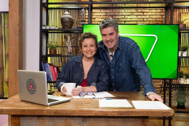 Claudia Conserva y Juan Carlos "Pollo" Valdivia en TV+.