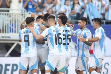 Con gol de Di María y Messi en la banca: Argentina le ganó por la mínima a Ecuador