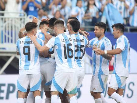 Con gol de Di María y Messi en la banca: Argentina le ganó por la mínima a Ecuador