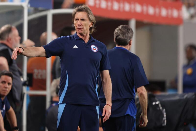 El técnico argentino fue sancionado con una multa de 15.000 euros y se perderá el partido ante Canadá. EFE.