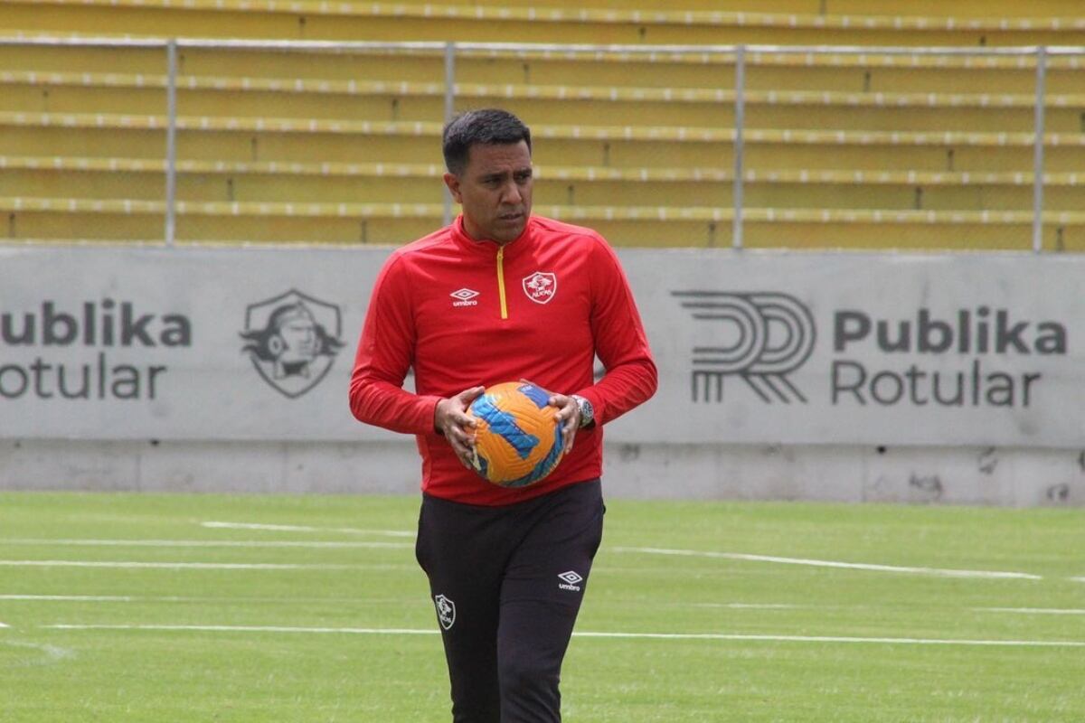 César Farías, entrenador de fútbol venezolano.